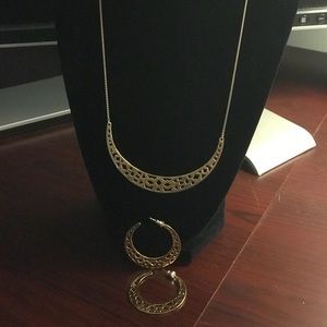 Stella/Dot Gold necklace & earrings. Rarely worn